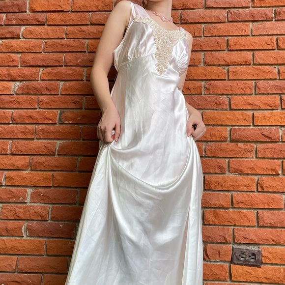 SOLD Vintage satin lace slip dress - Picture 3 of 15